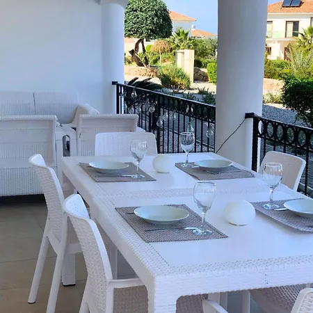 Apartman Family-Friendly Apartment Just Steps Away From The Sea *