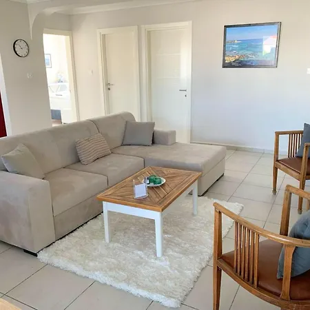 Family-Friendly Apartment Just Steps Away From The Sea Kerínia