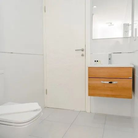 Family-Friendly Apartment Just Steps Away From The Sea Apartman Kerínia