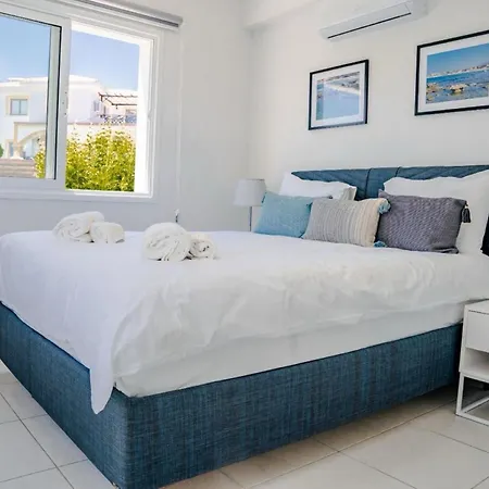 Family-Friendly Apartment Just Steps Away From The Sea * Kerínia