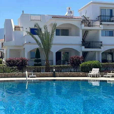 Family-Friendly Apartment Just Steps Away From The Sea Apartman Kerínia
