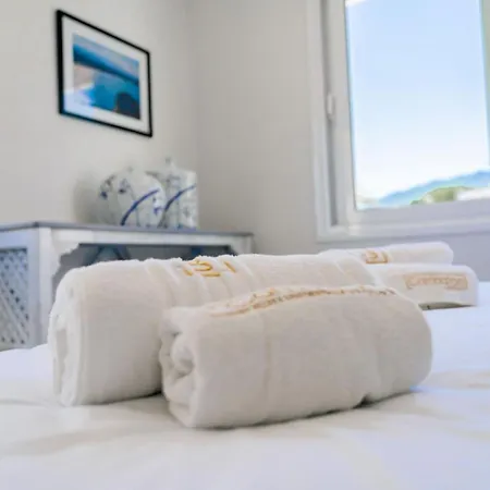 Family-friendly Just Steps Away From The Sea Apartmán